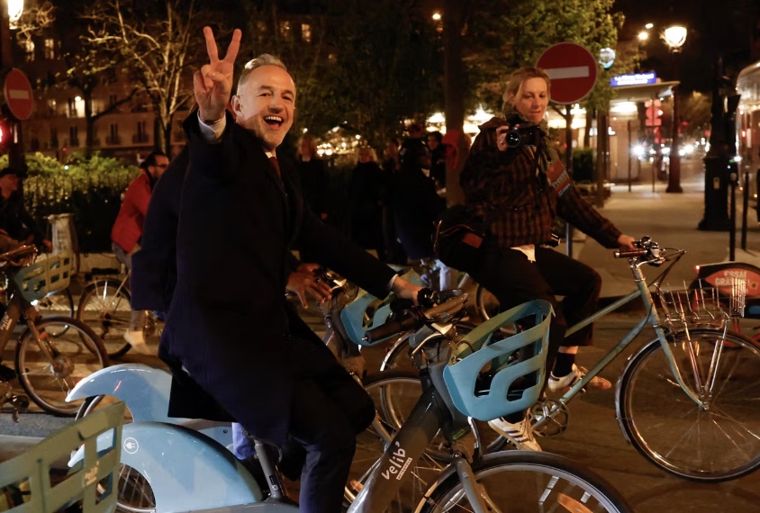 Emmanuel Gr&eacute;goire celebrating his election as Paris Mayor, March 22, 2026.